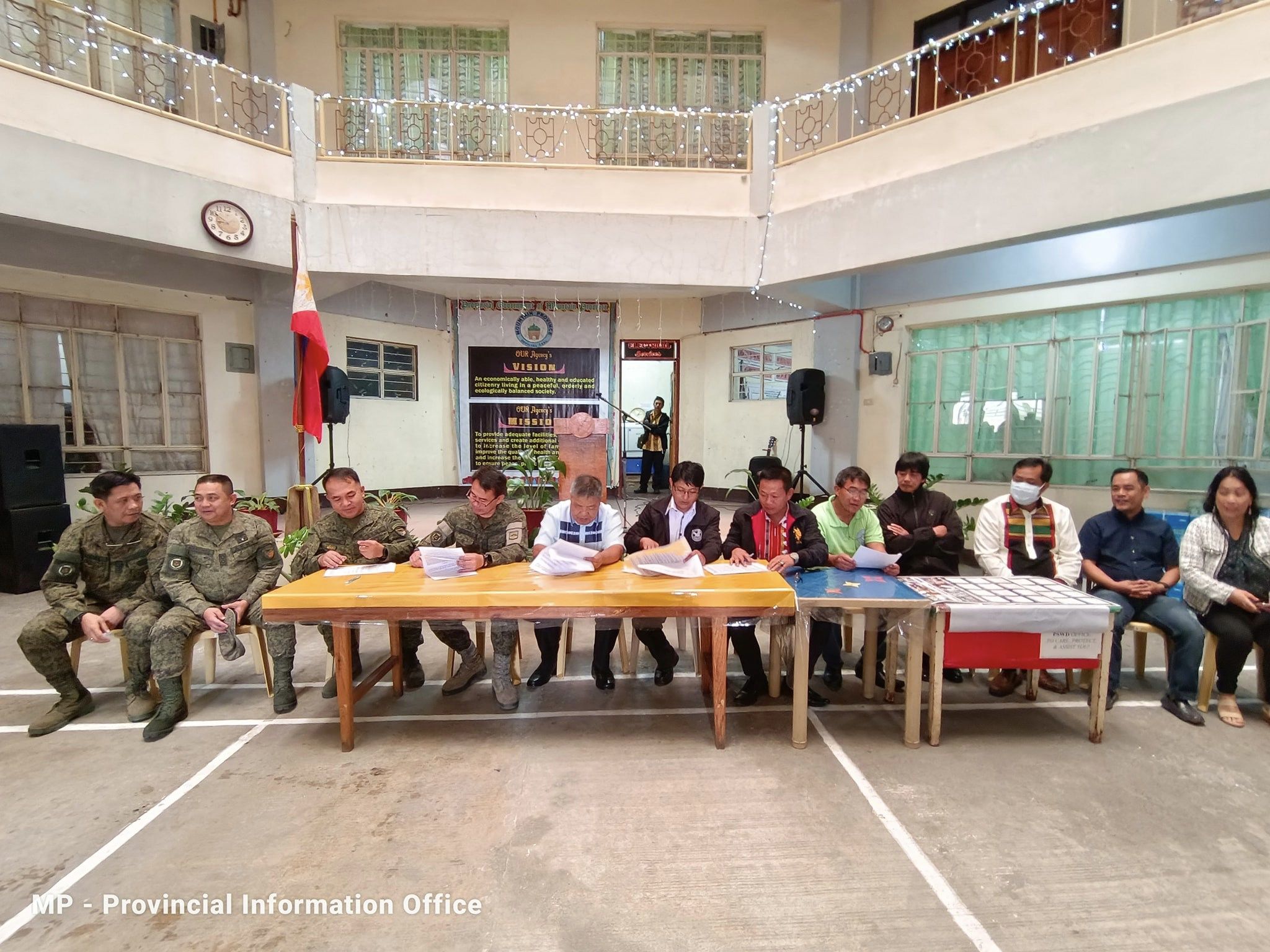 Pia Lgus Phil Army Forge Partnership Deal For Peace And Development