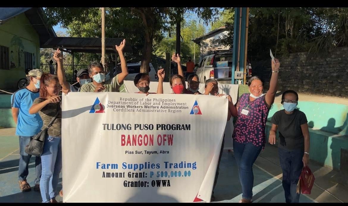 PIA - Abra OFW group receives 'Tulong PUSO' livelihood grant