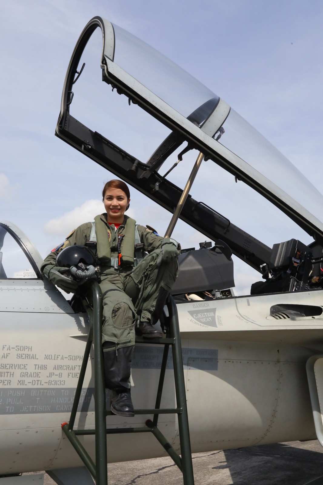 1st Filipina fighter pilot