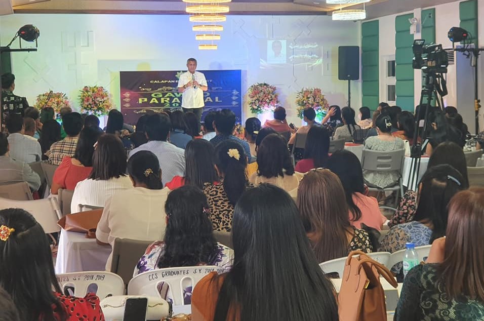 PIA - DepEd holds ‘Gawad Parangal’ for exemplary teachers in Calapan