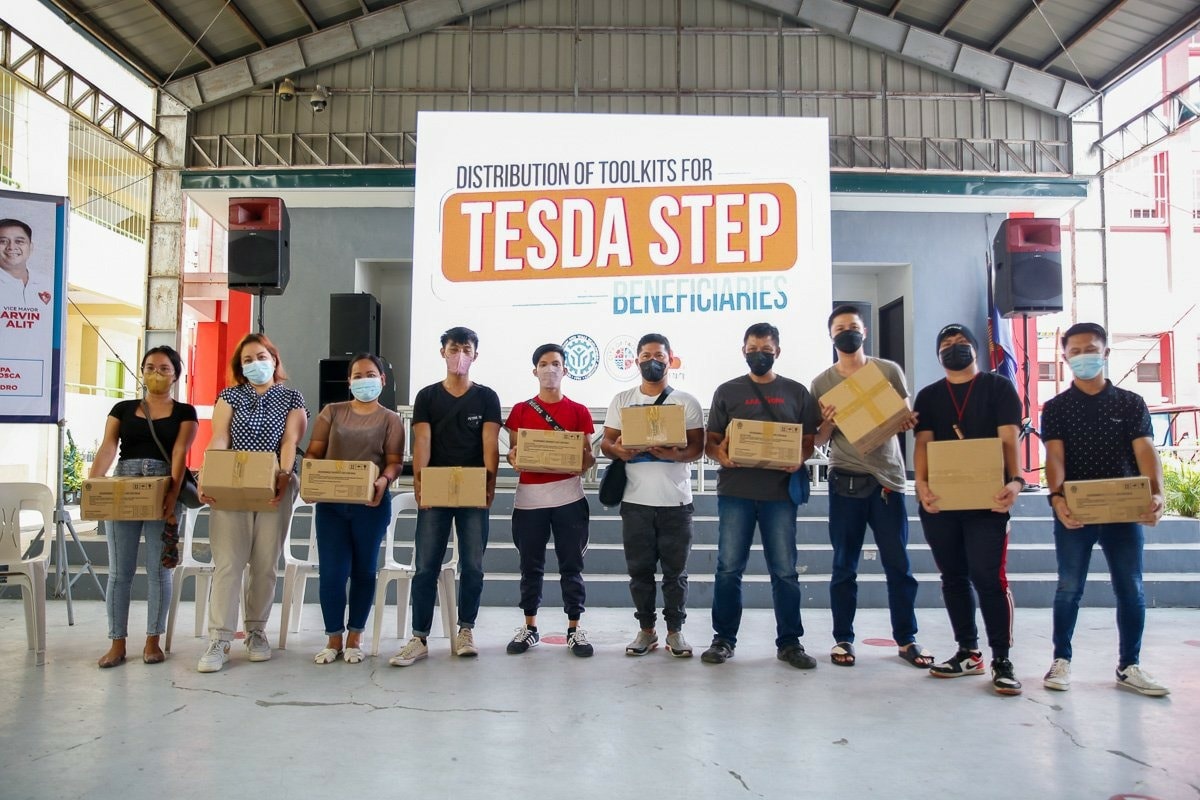 PIA - TESDA STEP Scholars Sa Taguig Nakatanggap Ng Starter Toolkits