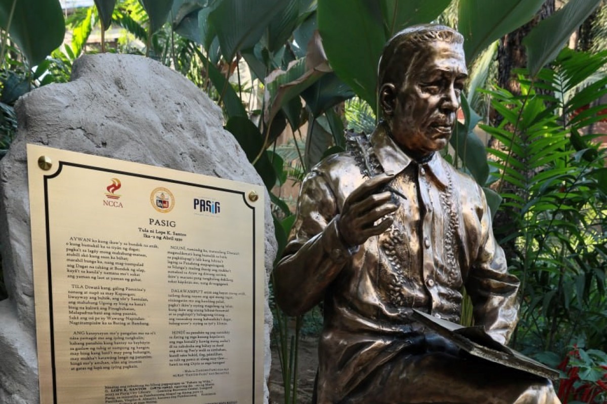 Pia Monumento Ni Lope K Santos Ama Ng Balarilang Pilipino