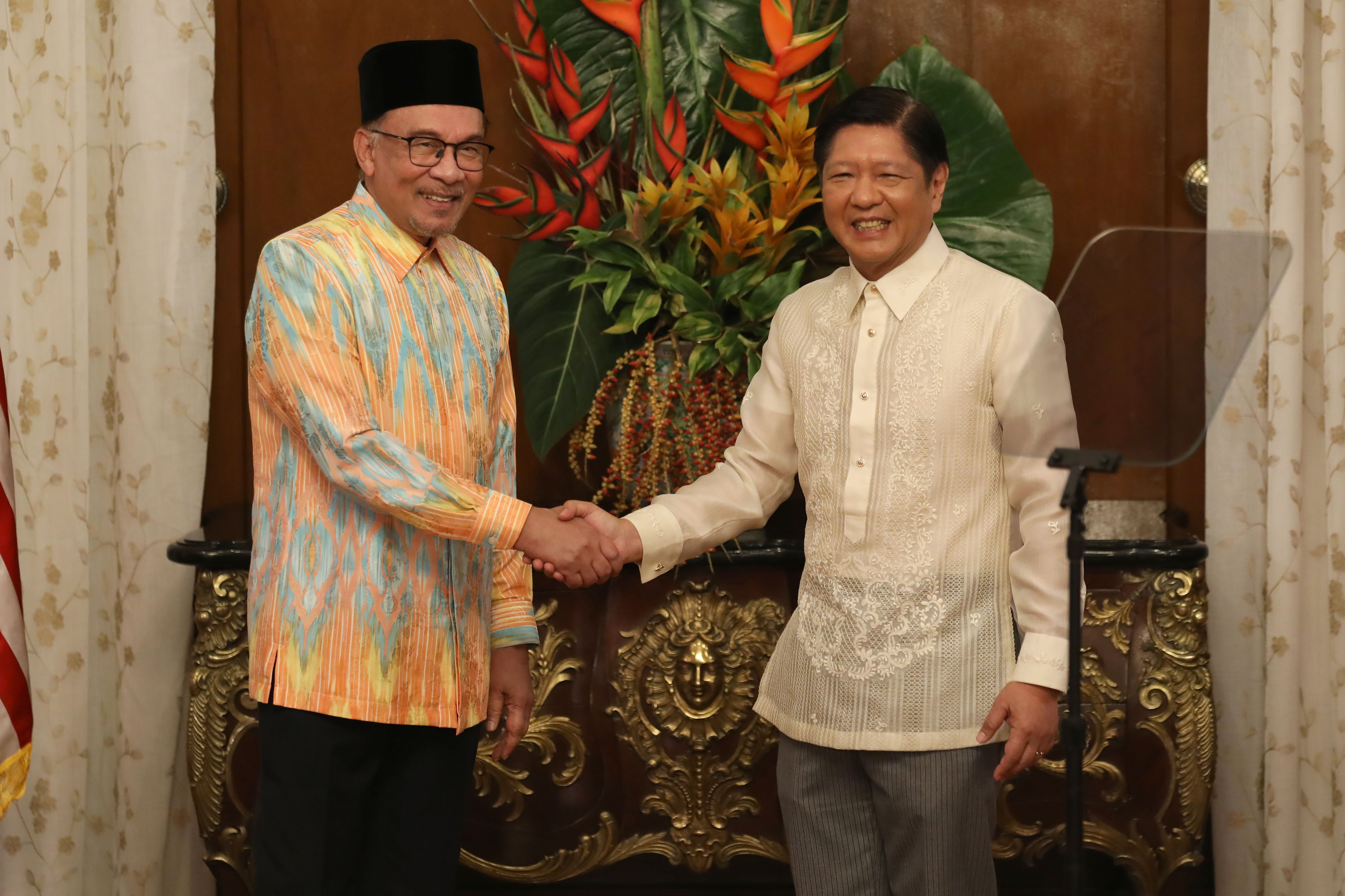 President Ferdinand R. Marcos Jr. and Malaysian Prime Minister Dato' Seri Anwar Ibrahim deliver a joint Press Statement