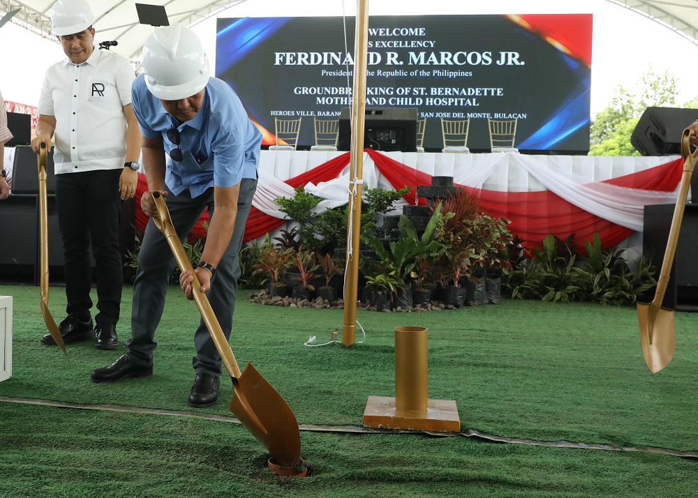 Pres Marcos leads the groundbreaking on St. Bernadette Mother and Child Hospital at the Heroes Ville