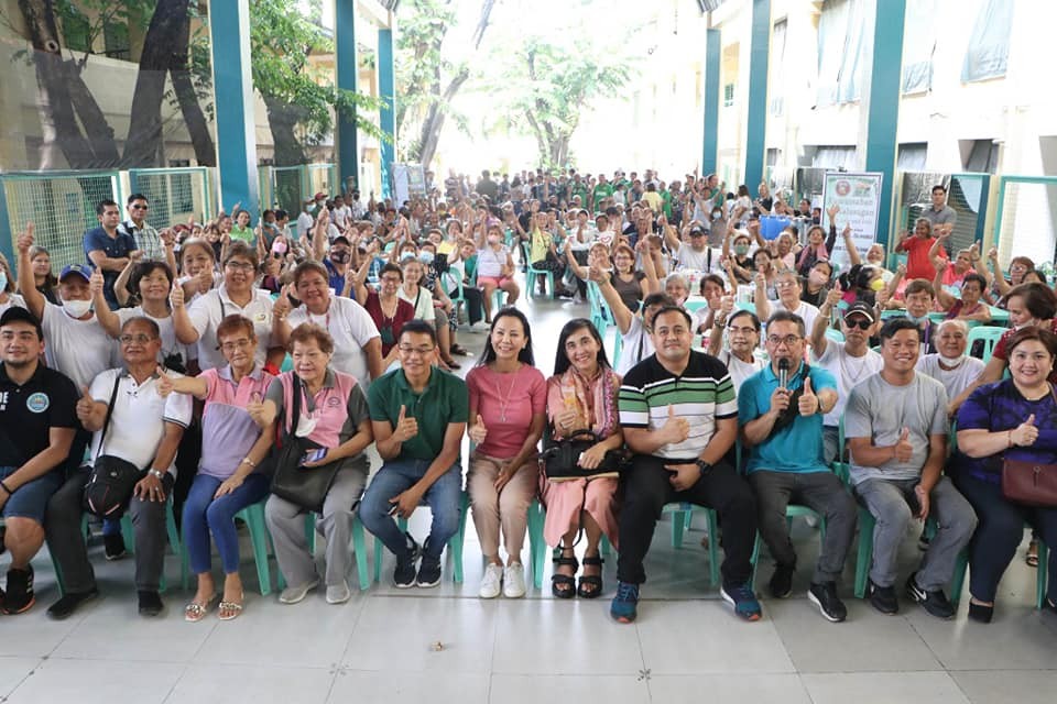 PIA - Parañaque conducts ‘Kamustahan sa Kalusugan with Lolo and Lola’