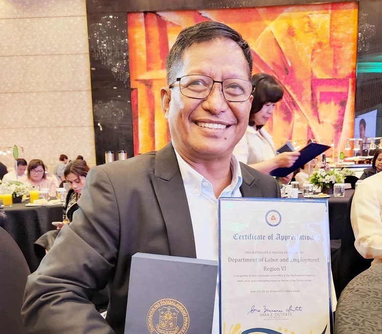 PIA - DOLE 6 gets ‘Pasidungog Award’ from OVP