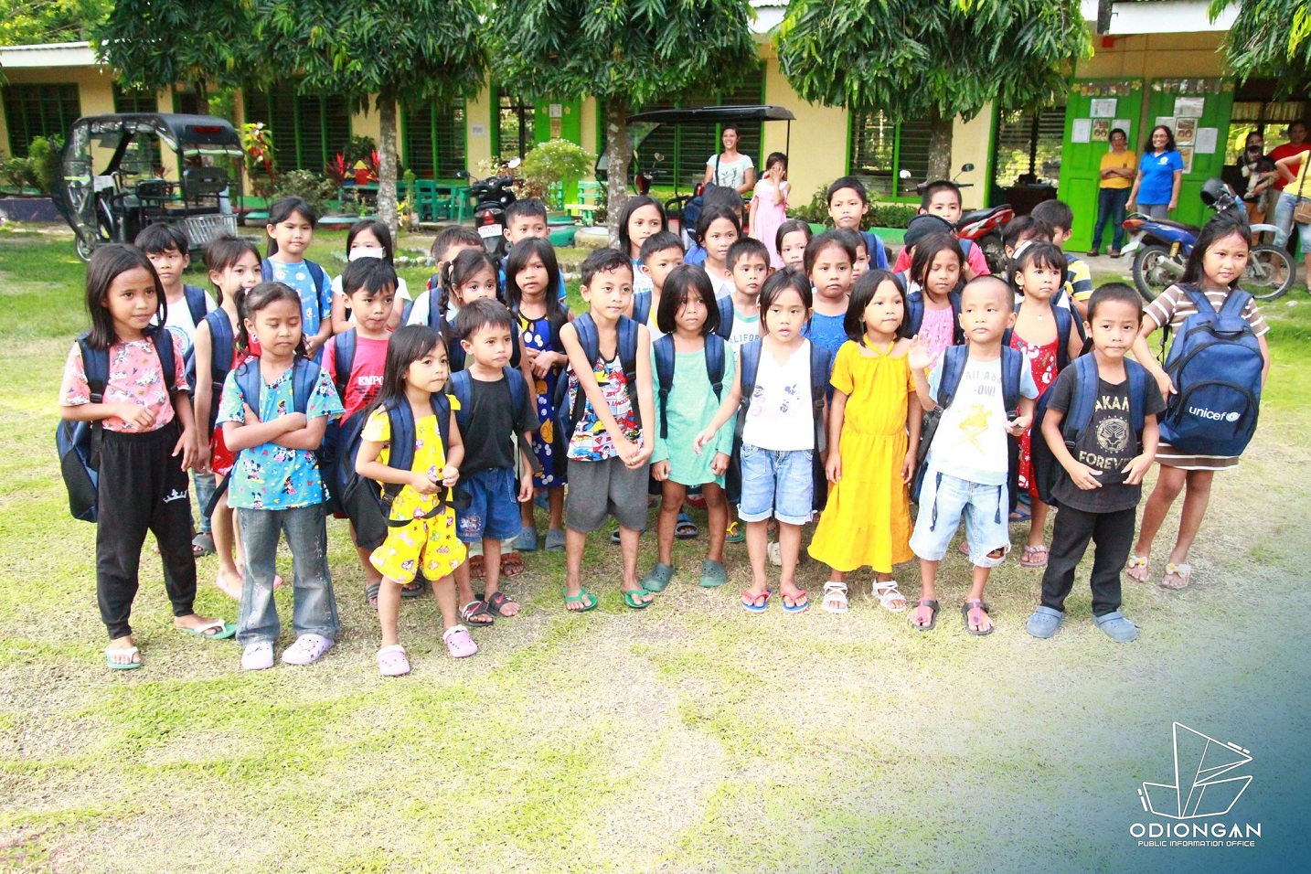 Pia Unicef Nag Donate Ng Learner Kits Sa Mga Mag Aaral Ng Odiongan 7985