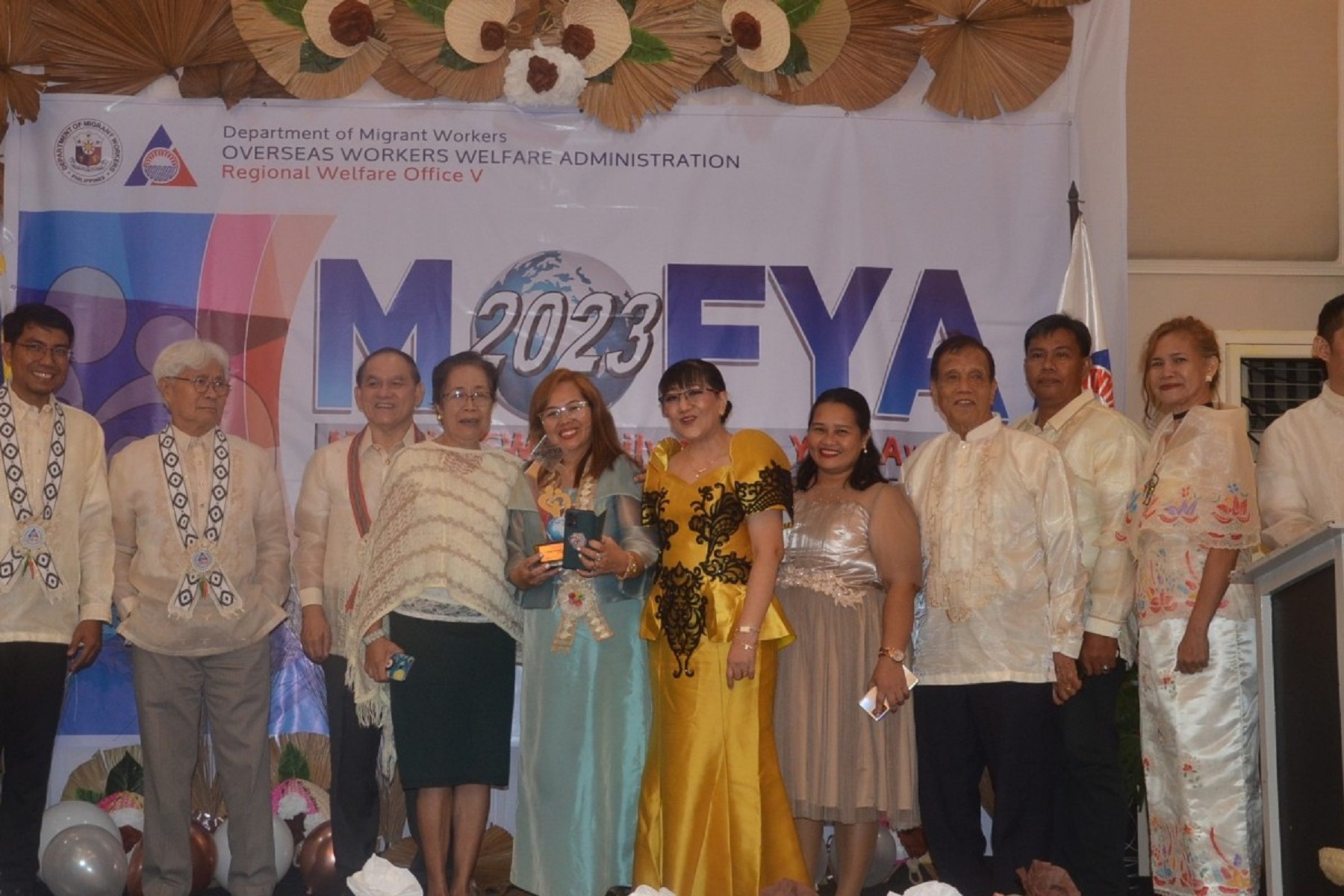 OWWA fetes model OFW families in Bicol - Philippine Information Agency