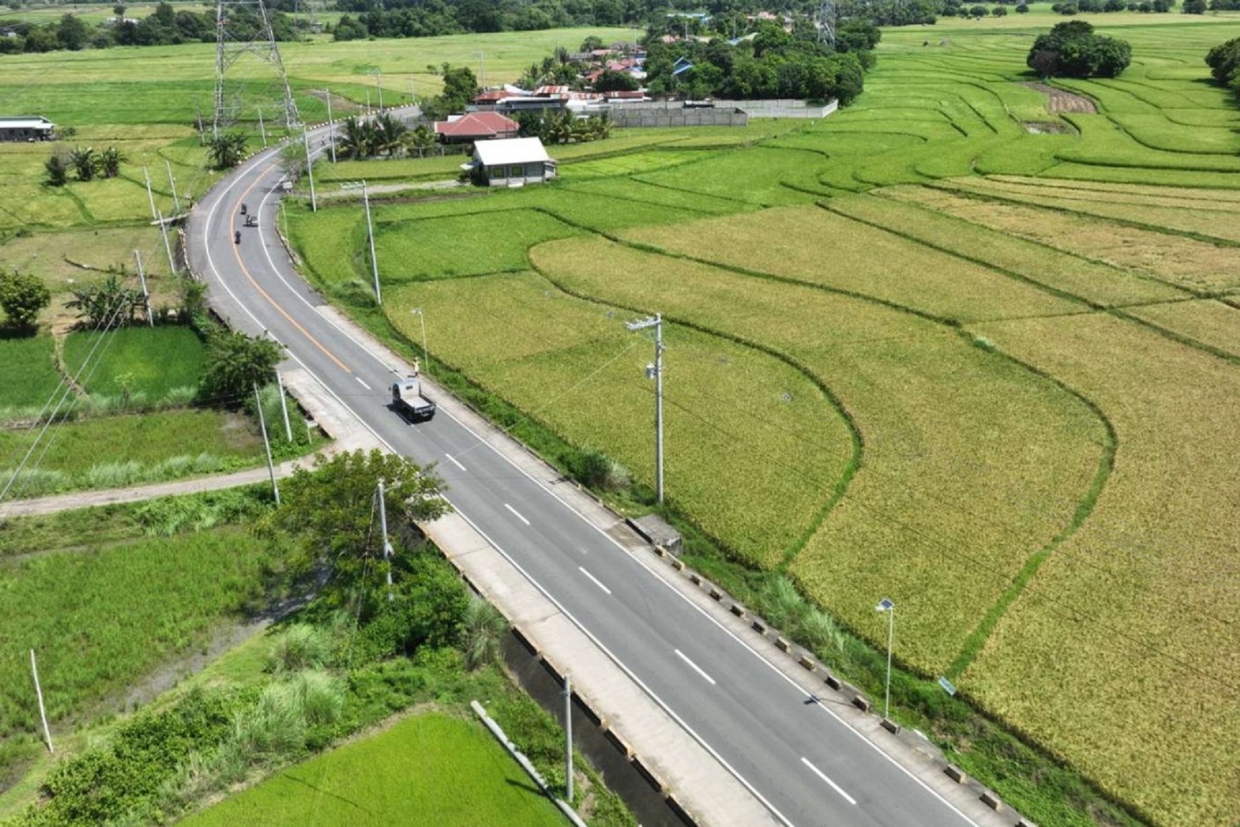 DPWH improves portion of Muñoz-Lupao Road - Philippine Information Agency