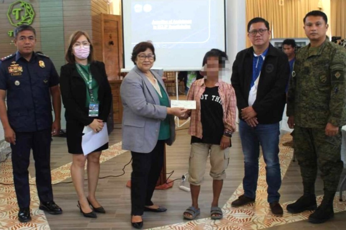 Former rebels in Occidental Mindoro receive cash assistance ...