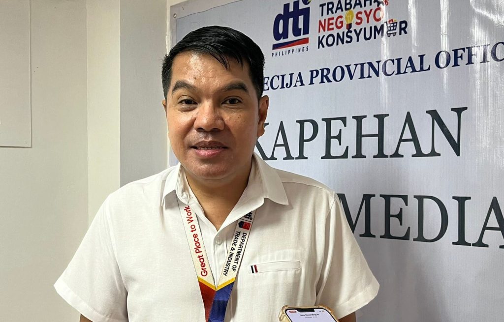 Department of Trade and Industry Provincial Director Richard Simangan shares that Kapatid Mentor Me - Money Market Encounter Online Program participants from Nueva Ecija consistently perform well, making it to the honor roll since 2020. (Maria Asumpta Estefanie C. Reyes/PIA 3)