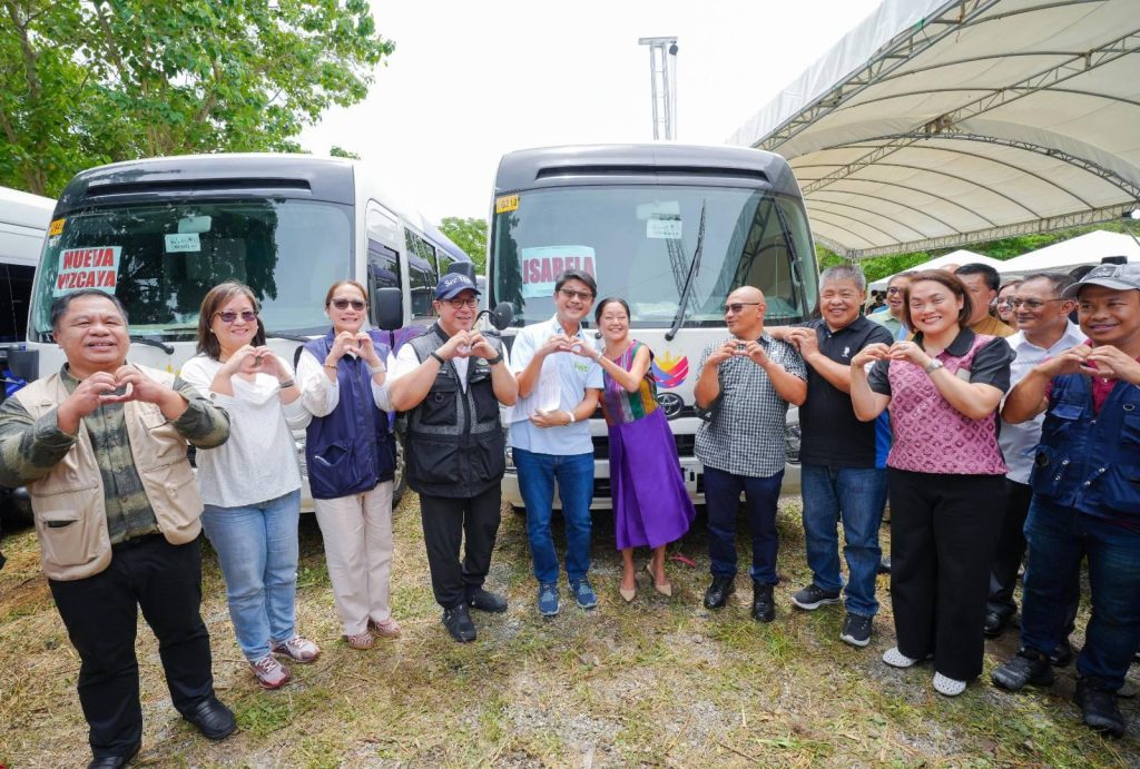 First Lady Louise “Liza” Araneta-Marcos leads the turn-over of Bagong Pilipinas Mobile Clinics to 14 provinces in Northern Luzon. (Liza Marcos FB page)