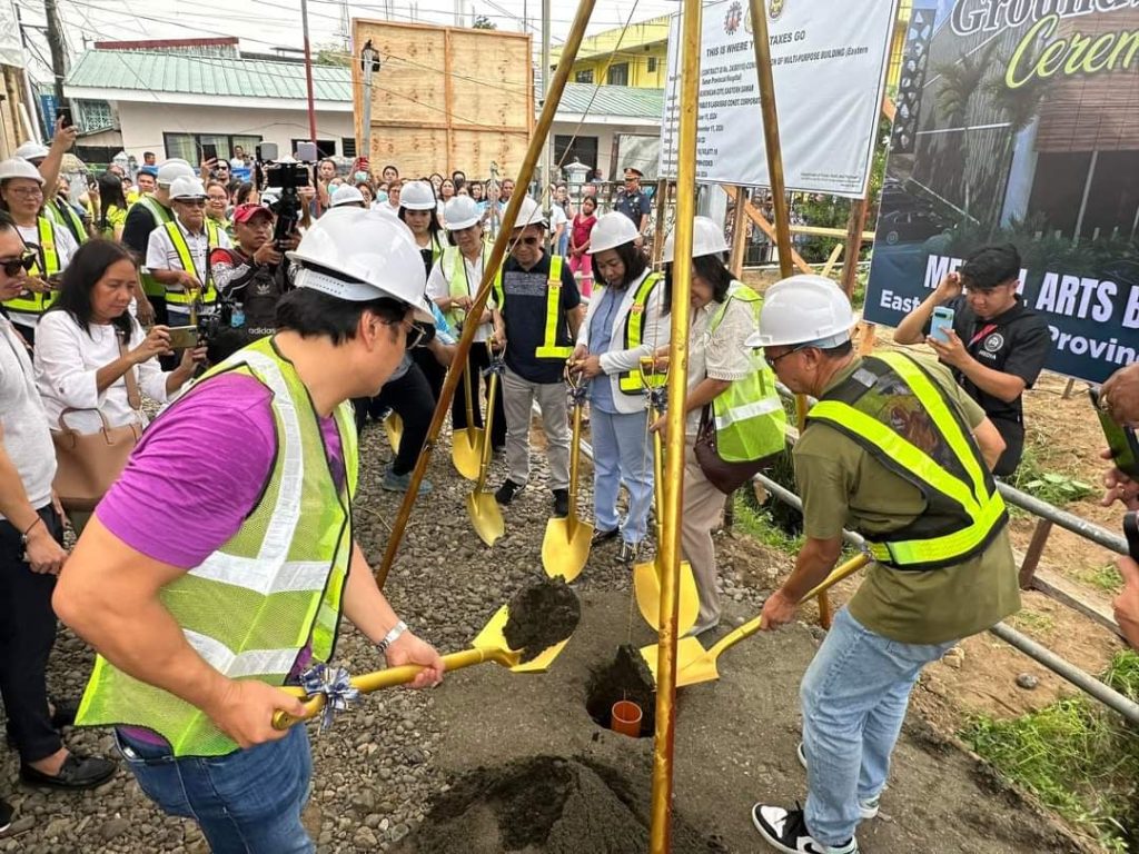 Senator Ramon “Bong” Revilla Jr. and Gov. Ben Evardone lead the groundbreaking ceremony of the new medical building at the Easter Samar Provincial Hospital compound, September 19. Also in photo are Vice Governor Maricar Goteesan, ESPH chief Jessica Sabalberino, and Eastern Samar board members. (Photo courtesy of ESPIO)