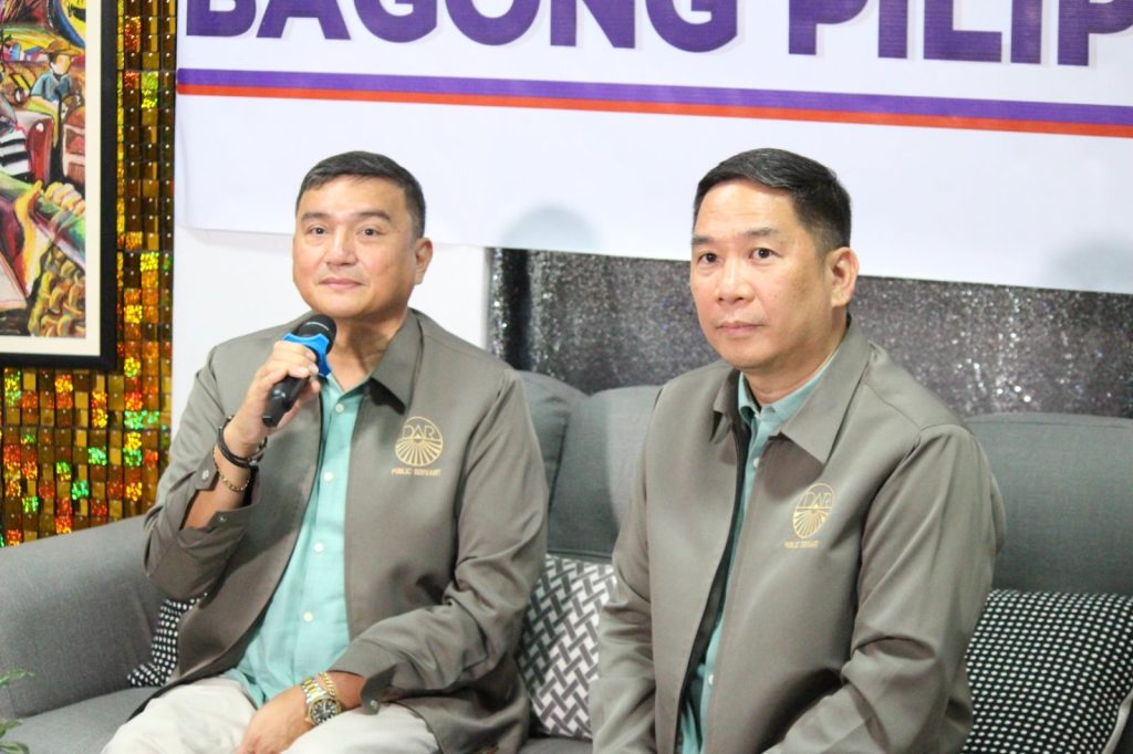 Department of Agrarian Reform Regional Director James Arsenio Ponce (left) (PIA Region 3 file photo)