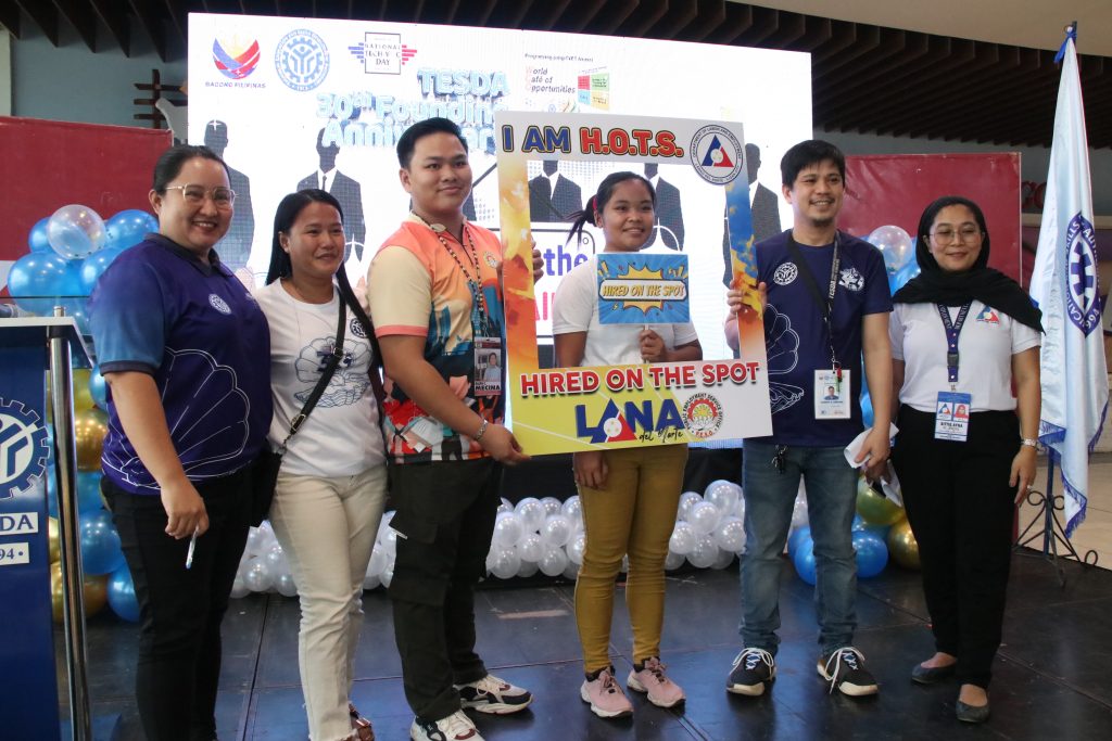 Job seekers flock to the World Cafe of Opportunities event in honor of TESDA's 30th anniversary and the first-ever Iligan City Technical and Vocational Education and Training Industry Week. (Photo: ADD/PIA-10/Lanao del Norte)