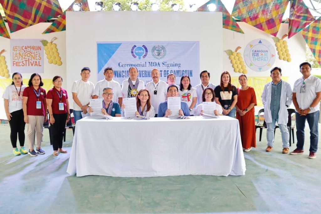 Ang probinsyal nga gobyerno sa Camiguin nanguna sa pagpirma sa usa ka Memorandum of Agreement uban ang Wireless Access for Health, nga nagtukod sa Camiguin Health Information Exchange niadtong Oktubre 21. (Litrato gikan sa PGO)