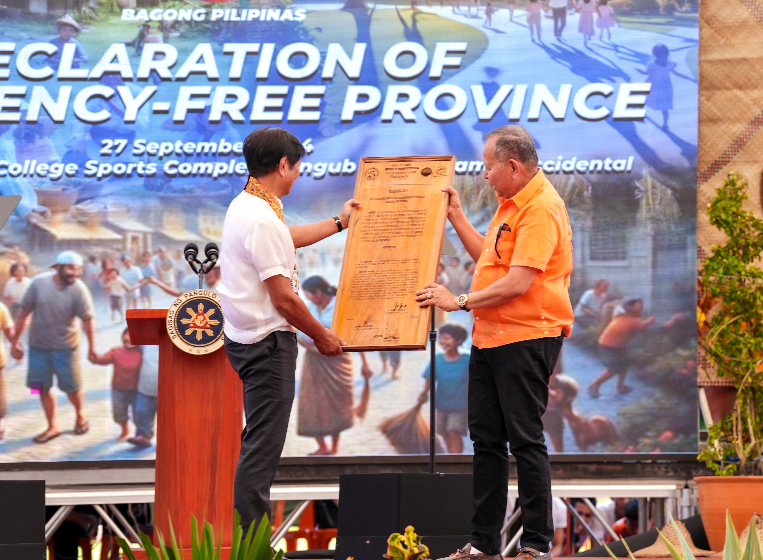 President Ferdinand Marcos Jr. (left) received a resolution declaring Misamis Occidental province as insurgency-free from Gov. Henry S. Oaminal on September 27 at Tangub City Global College, Tangub City, Misamis Occidental. (Photo courtesy of PCO)