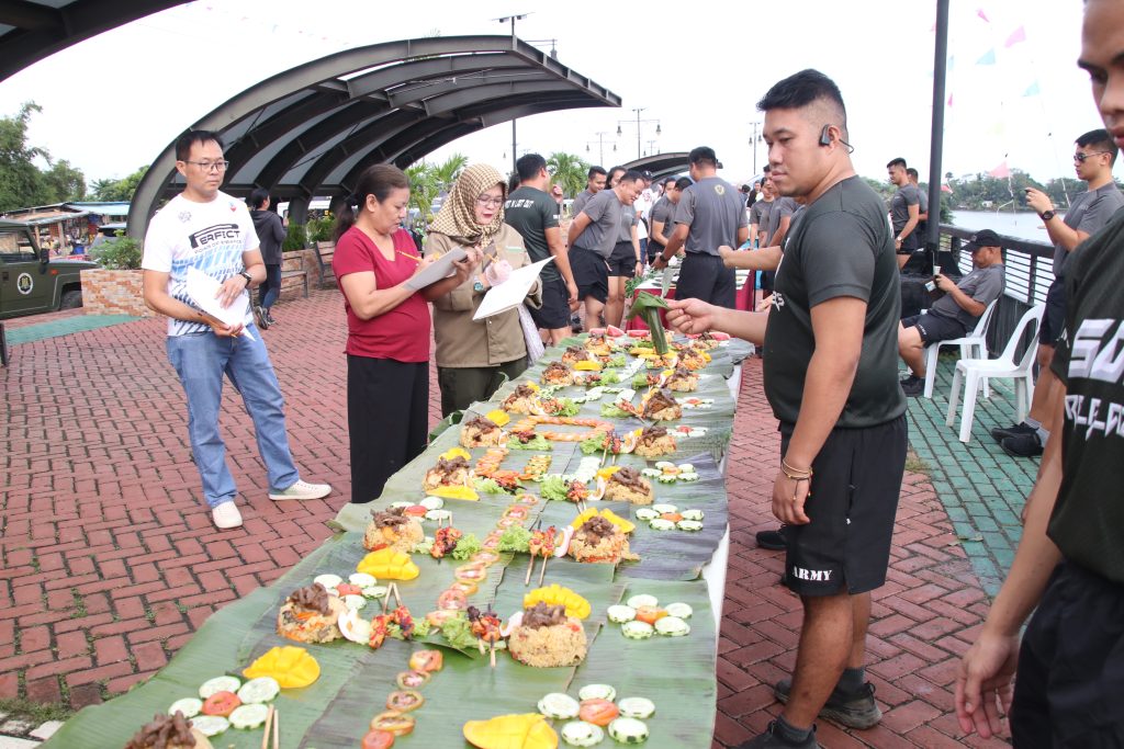 The City Mayor's Office showcased a breakfast dish at the second longest boodle fight, "Pamahaw sa Suba," at the Esplanade. (Photo: ADD/PIA-10/Lanao del Norte)
