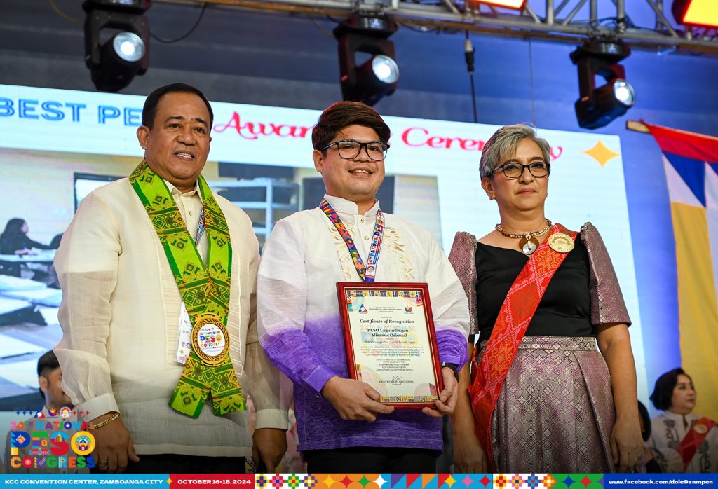 Department of Labor and Employment-10 Regional Director Erwin N. Aquino, together with the region’s finalists, most especially PESO Jimenez, Misamis Occidental, under the 2nd to 3rd Class Municipality Category, and PESO Laguindingan, Misamis Oriental, under the 4th to 6th Class Municipality Category, were both awarded as national winners. (Photo courtesy of DOLE-10)