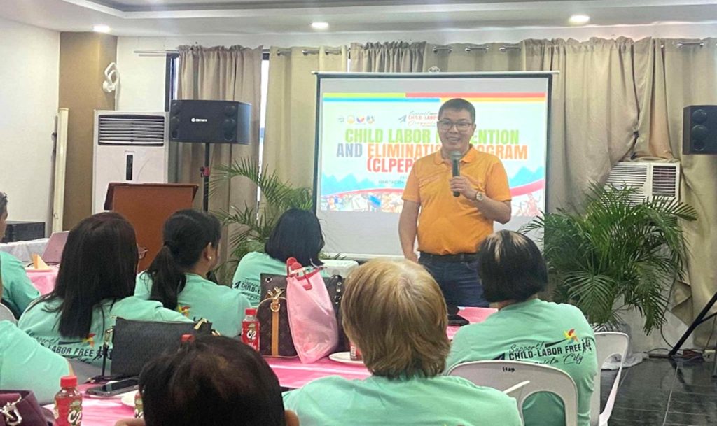 Oroquieta City Mayor Lemuel Meyrick M. Acosta (standing) expresses his gratitude to the barangay captains and their representatives for attending the advocacy seminar on child labor prevention and elimination program on October 8 at the Habitacion Hotel, Layawan, Oroquieta City. (Photo courtesy of DOLE-10 Mis. Occ.PFO)