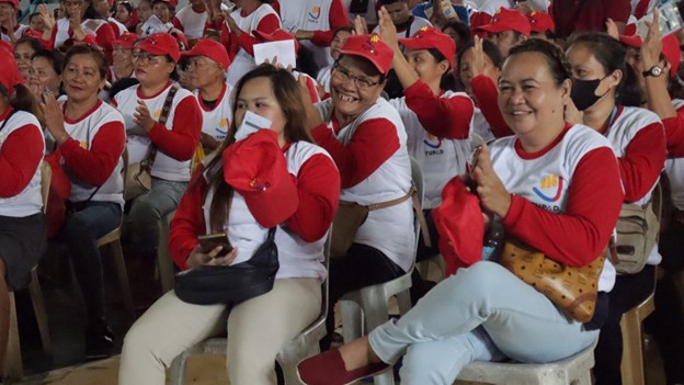 The beneficiaries of Barangay Balulang Tulong Panghanapbuhay sa Ating Disadvantaged Workers received their wages for the 10 days of emergency employment in a payout on October 11 in Cagayan de Oro City. (Photo courtesy of DOLE-10 CDO FO-CKMU)