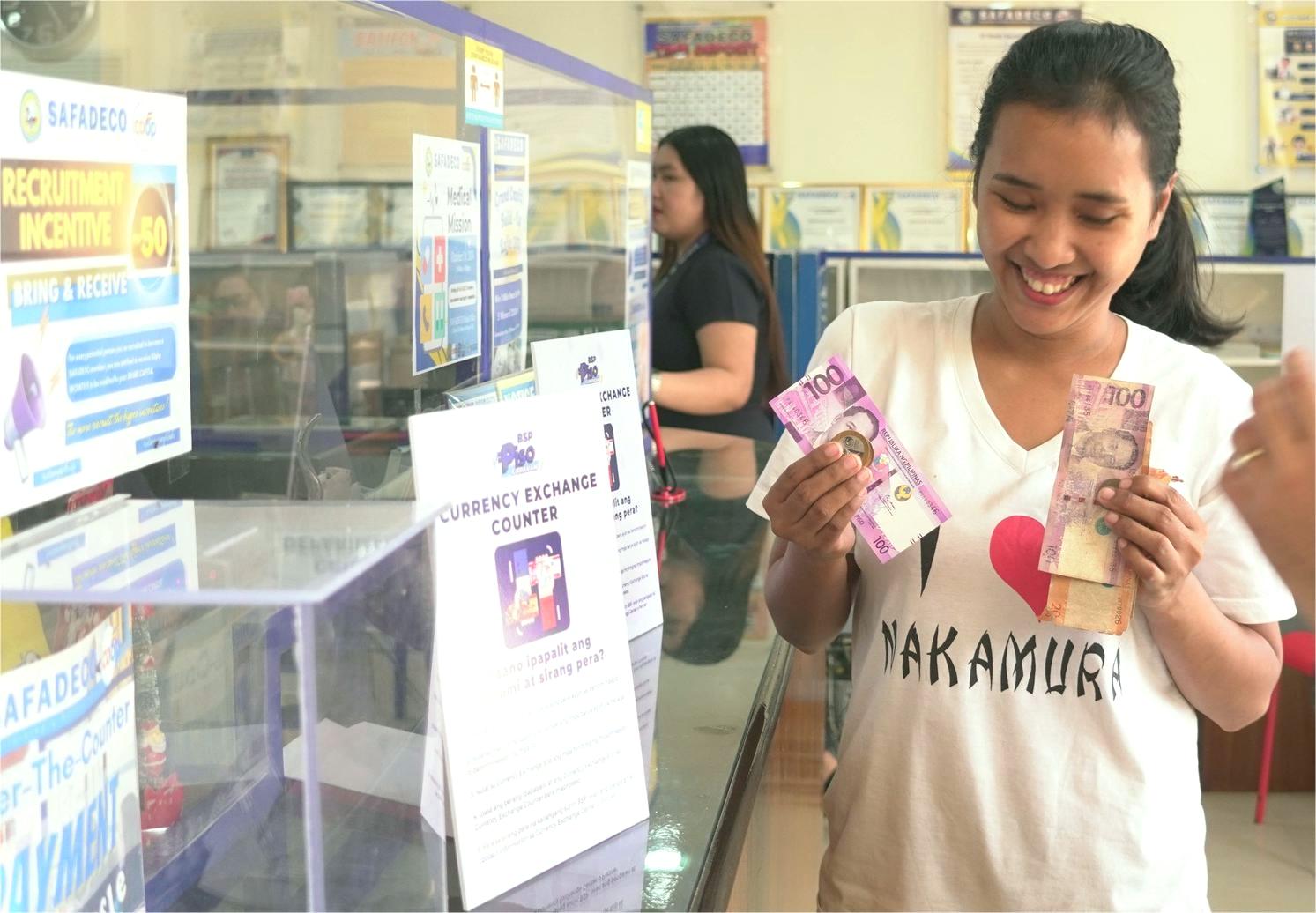 This lady expresses happiness as her old and faded money was changed to new ones at the SAFADECO Currency Exchange Counter. (Photo: SAFADECO)