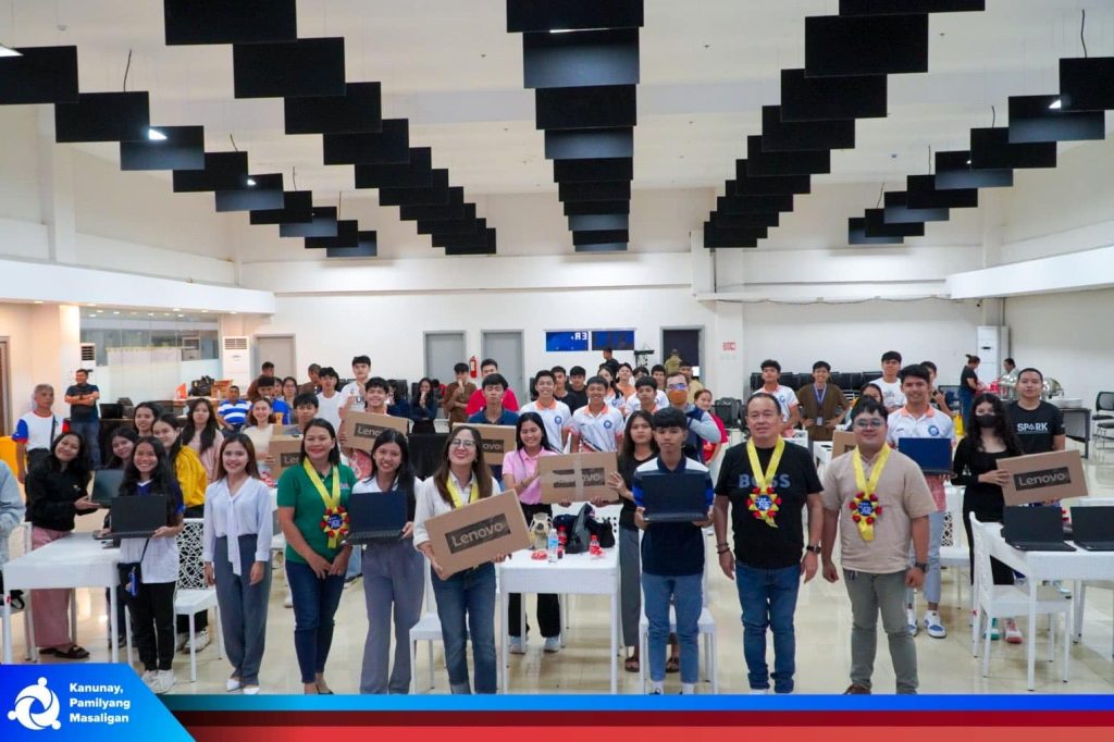 The Department of Information and Communications Technology-10, through DICT-10 Regional Director Sittie Alawi and Rep. Jurdin Jesus Romualdo, distributed 50 laptops to Mambajao National High School. (Photo courtesy of LGU Camiguin)