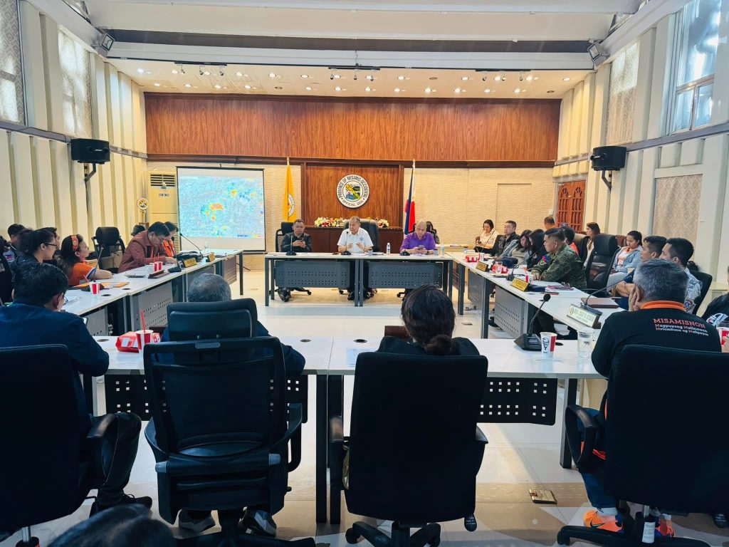 Gov. Henry S. Oaminal convened an emergency meeting of the Provincial Disaster Risk Reduction and Management Council to address the weather update and river flooding in the province. With heavy rainfall impacting several areas, the governor shared real-time updates on the condition of highways and river systems, urging all provincial and national agencies to remain on high alert.”I called this meeting because of the heavy rains I observed this morning affecting our roads and rivers,” Oaminal said, stressing the importance of being prepared for further rainfall. (Photo courtesy of PGMO)