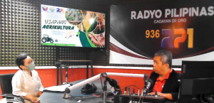 During the "Usapang Agrikultura" segment on January 13, Luz I. Guzman (left), Development Management Officer of DA-10, spoke with Mars Medina (right) of Radyo Pilipinas Cagayan de Oro about urban gardening and the Department of Agriculture's support. (Photo courtesy of RP1)