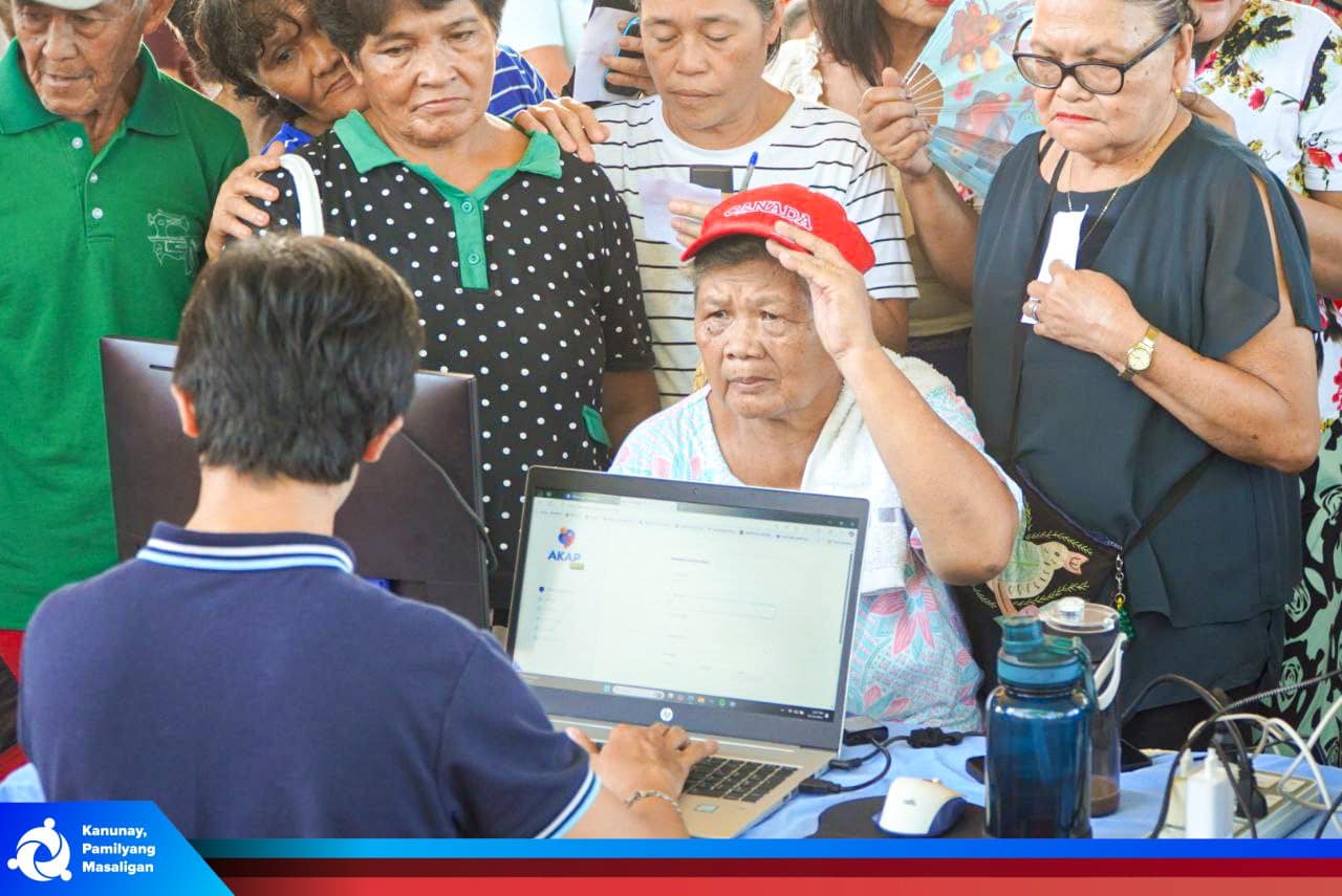The provincial government of Camiguin conducted the registration of AKAP beneficiaries in Mambajao, Camiguin. (Photo courtesy of LGU Camiguin)