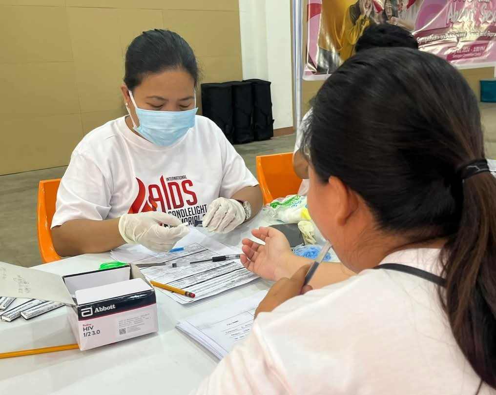 A member of LGBTQ in Sorsogon submits herself to HIV Testing. Since March 2024, a total of 129,767 positive HIV cases have been reported by the DOH nationwide. (PIA Sorsogon photo)
