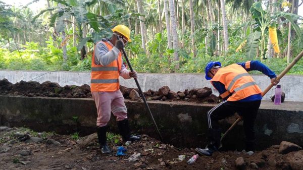 A personnel from Camiguin Water Company facilitates the mainline pipe reroute connection at Lower Cogon, Agoho, Mambajao. (Photo courtesy of CWC)