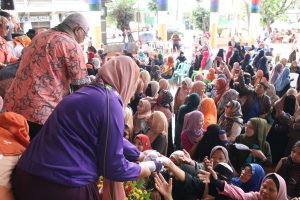 Libreng hijab gipanghatag atol sa selebrasyon sa World Hijab Day sa Iligan City. (Photo: ADD/PIA-10/Lanao del Norte)