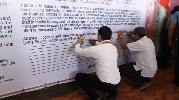 Mipirma ang mga kanditato sa pagka-represante sa Iligan sa Integrity Pledge nga nagpakita nga komitado sila sa hapsay ug malinawon nga eleksyon. (Photo: ADD/PIA-10/Lanao del Norte)