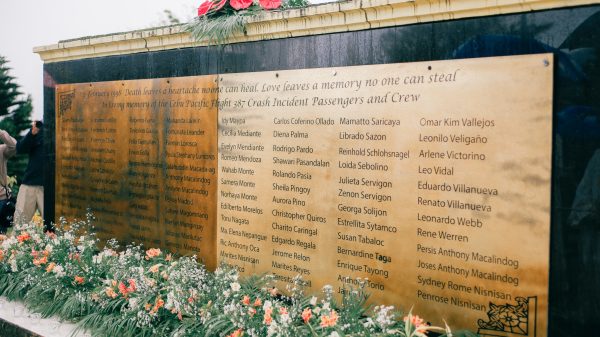 Ang mga pangalan sa mga nakabsan sa kinabuhi sa maong Cebu Pacific Flight 5J387 nga trahedya niadtong 1998, makita kini sa istraktura sa Shrine sa Flight 387, usa sa mga atraksyon karon sa lungsod sa Claveria, Misamis Oriental. (Photo courtesy of Misamis Oriental Provincial Tourism Department)