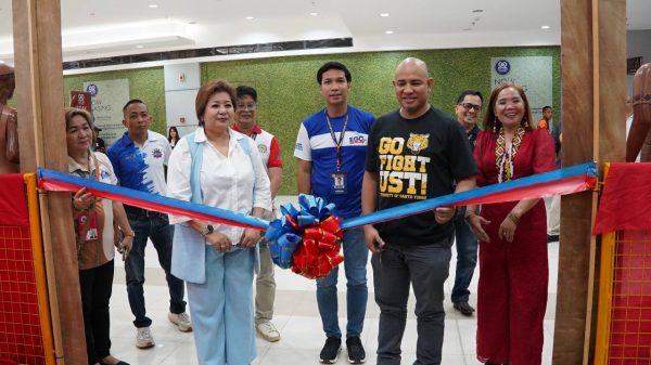 Gingoog City Mayor Erick Cañosa (standing center) recognizes the artists' contribution to the city's arts and culture scene through the City Tourism Office. The GASAYUDA 2025 Photo and Art Exhibit formally opened, February 25, and ran through February 28 at Gaisano Grand Mall Gingoog. (Photo courtesy of Gingoog City Information Office)