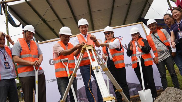 Opisyal na nga pagasugdan ang pagpatukod sa access road sa Sitio Mangilit, Barangay Bal-ason, Gingoog City, pinaagi sa gipahigayon nga Groundbreaking Ceremony nga gipangunahan ni City Mayor Erick G. Cañosa inubanan sa DILG-10, DTI-10. (Photo courtesy of Gingoog CIO)