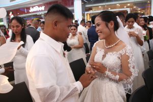 Lisa and Romano So-ong exchanged rings during the Kasalan ng Bayan mass wedding to symbolize their commitment to a lifetime together. (Photo: ADD/PIA-10/Lanao del Norte)