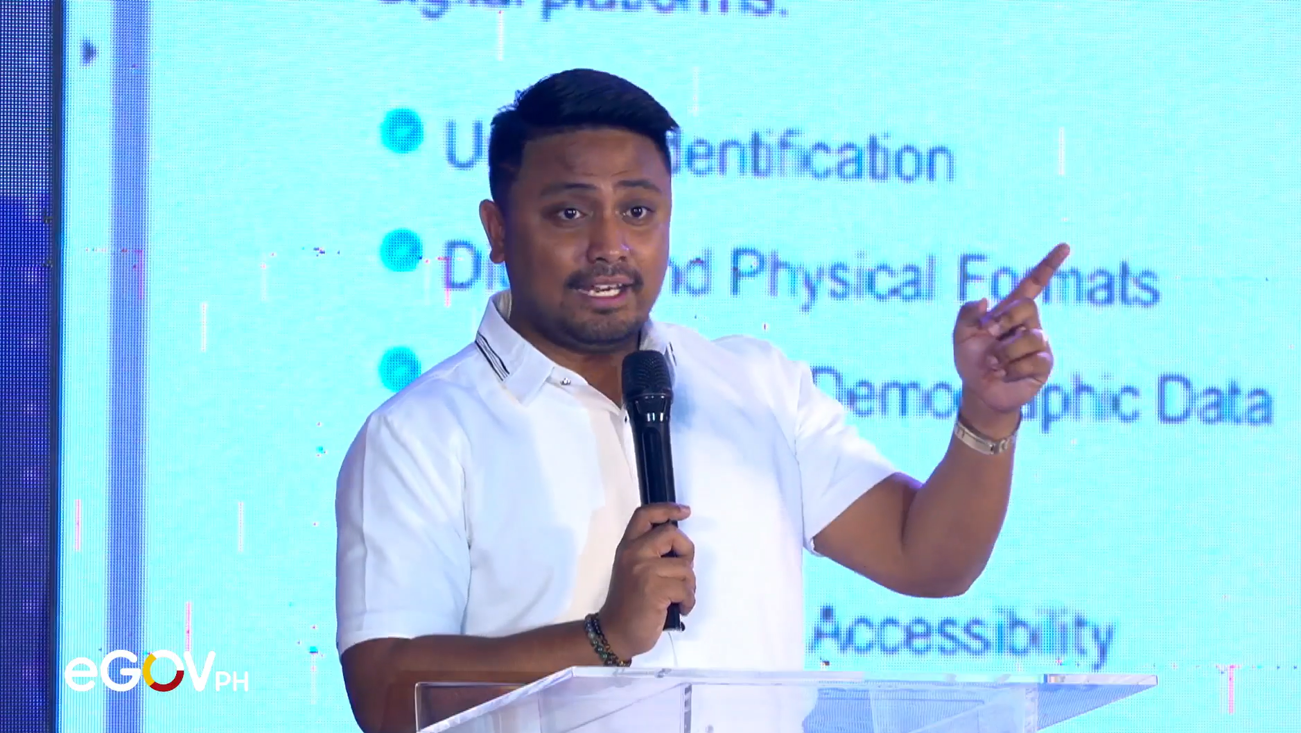 Gov't digital apps. DICT's Government Digital Transformation Bureau Director June Vincent Gaudan explains the features of the eLGU and eGovPh applications during the launch, March 27. (Photo courtesy of DICT-10) 