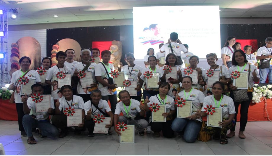 ARBs with DAR Catanduanes Team. Farmers in Catanduanes are all smiles as they personally receive their land titles and Certificates of Land Ownership Award (CoCROM). (Photo credit: DAR Catanduanes)