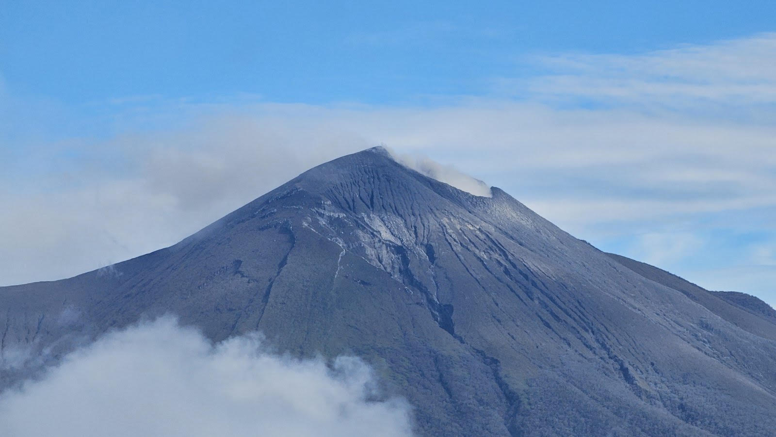 Kanlaon Volcano Alert Level Downgraded: Evacuees Return Home, Classes Resume in Negros Occidental